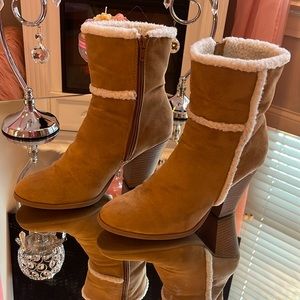 Shoedazzle Tan & Creme Booties
